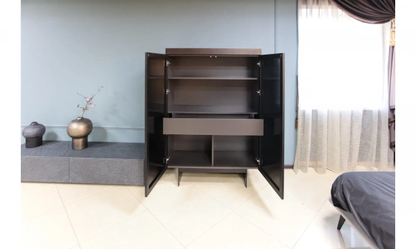 Витрина Saloni Hiro