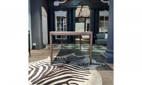 Обеденный стол Icon