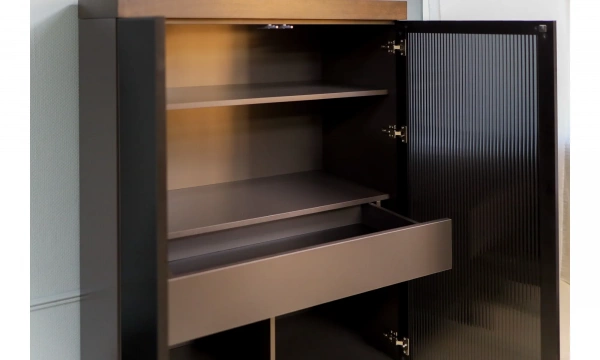 Витрина Saloni Hiro