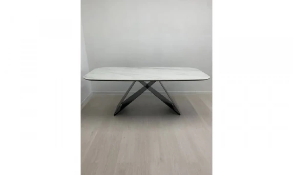 Обеденный стол FACTURE PROJECT AKALI